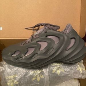 ADIDAS AdiFOM Q Grey HQ1650 UNISEX Multi SizeS 4, 4 1/2, 5 1/2 BRAND NEW